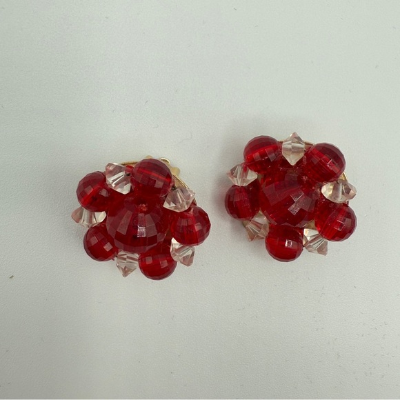 Vintage Signed Lisner Red Cluster Earrings with Glossy Beads - Picture 8 of 8